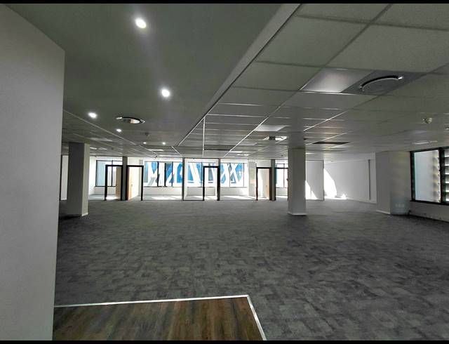 412M² OFFICE TO LET IN BRYANSTON